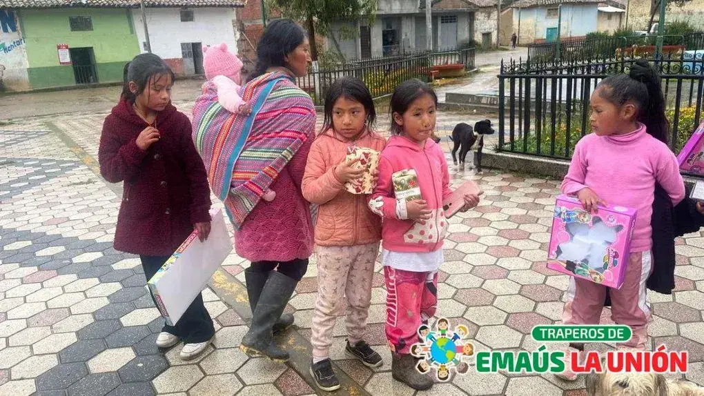 ¡Tus Juguetes Usados Hacen Sonreír en Pucusana y Más Allá!